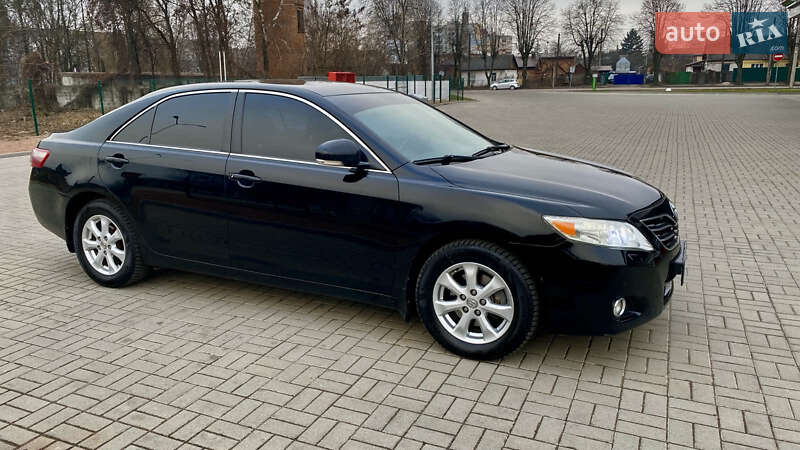 Седан Toyota Camry 2011 в Житомирі