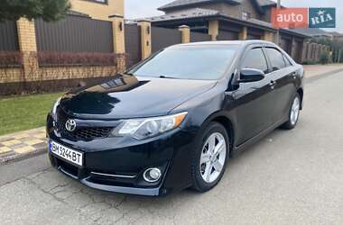 Седан Toyota Camry 2014 в Києві