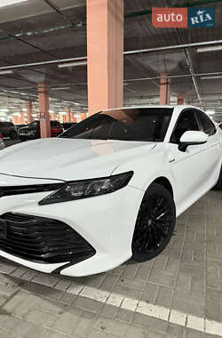 Седан Toyota Camry 2019 в Киеве