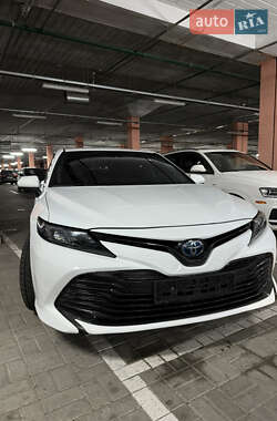 Седан Toyota Camry 2019 в Киеве