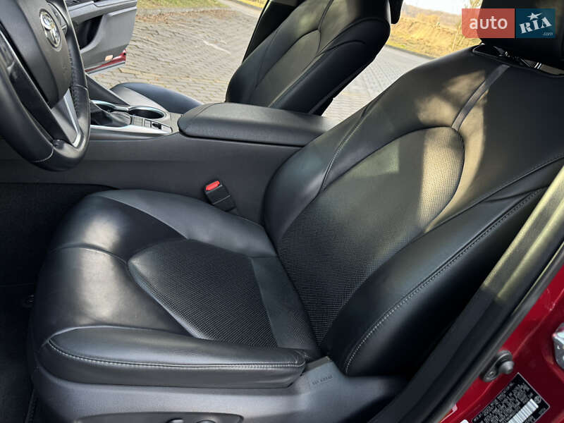 Седан Toyota Camry 2021 в Дрогобыче