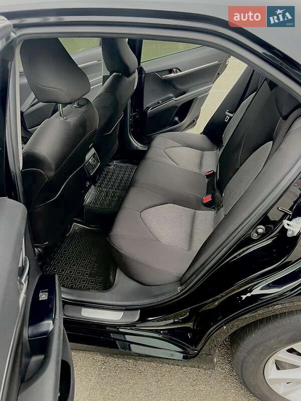 Седан Toyota Camry 2018 в Киеве