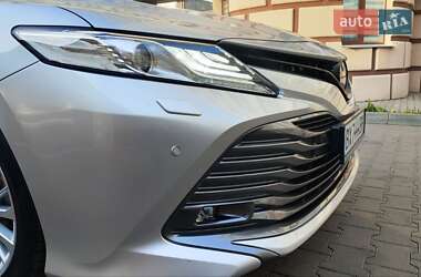 Седан Toyota Camry 2019 в Хмельницком