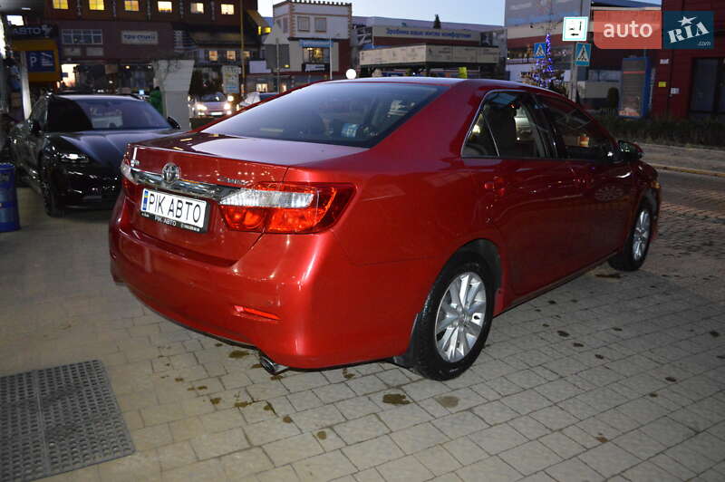 Седан Toyota Camry 2012 в Львові