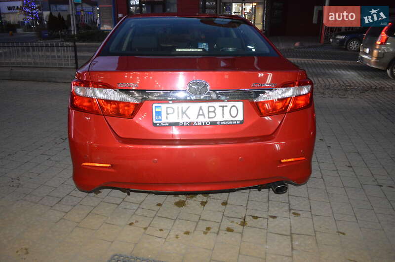 Седан Toyota Camry 2012 в Львові
