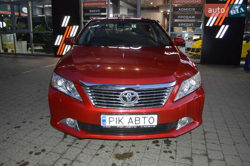 Седан Toyota Camry 2012 в Львові