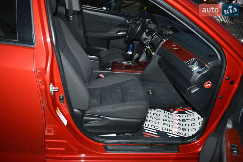 Седан Toyota Camry 2012 в Львові