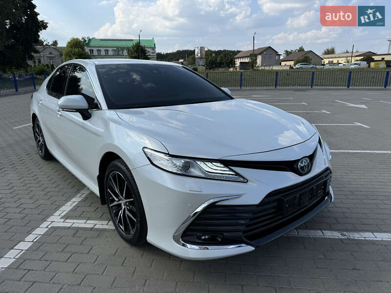 Седан Toyota Camry 2021 в Нововолынске