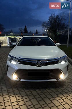 Седан Toyota Camry 2016 в Кропивницком