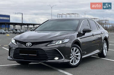 Седан Toyota Camry 2023 в Киеве