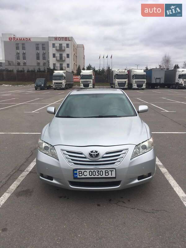 Седан Toyota Camry 2007 в Львове