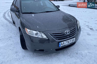 Седан Toyota Camry 2008 в Ромнах