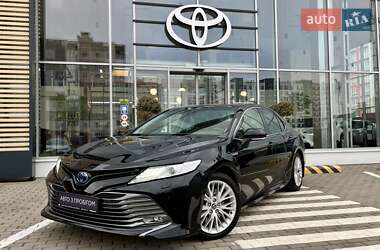 Седан Toyota Camry 2019 в Чернигове