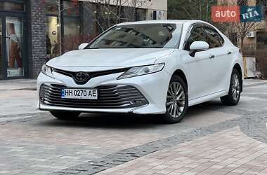 Седан Toyota Camry 2018 в Киеве