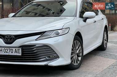 Седан Toyota Camry 2018 в Киеве