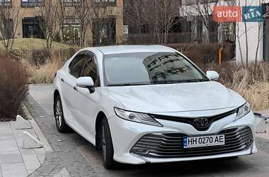 Седан Toyota Camry 2018 в Киеве