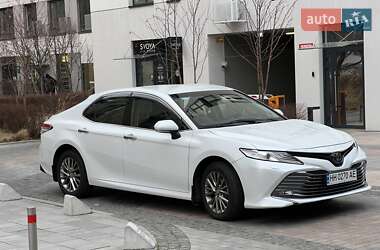 Седан Toyota Camry 2018 в Киеве