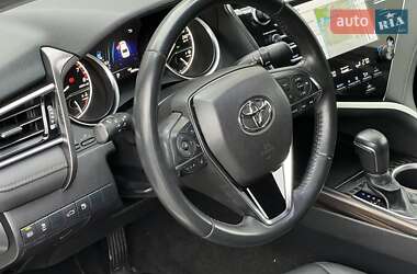 Седан Toyota Camry 2018 в Киеве