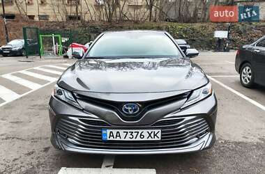 Седан Toyota Camry 2017 в Киеве