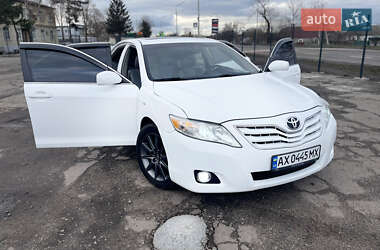 Седан Toyota Camry 2011 в Павлограде