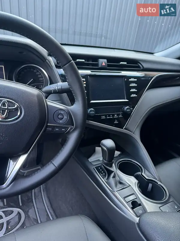 Седан Toyota Camry 2018 в 