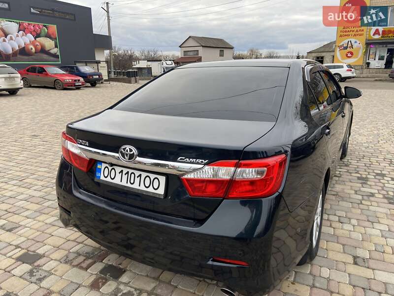 Седан Toyota Camry 2012 в Любашевке