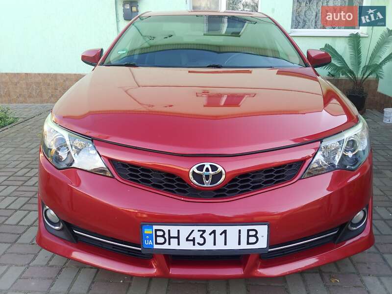 Седан Toyota Camry 2012 в 