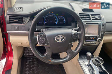 Седан Toyota Camry 2014 в Киеве