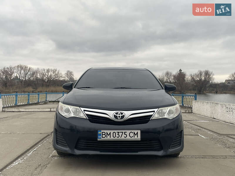 Седан Toyota Camry 2013 в Староконстантинове