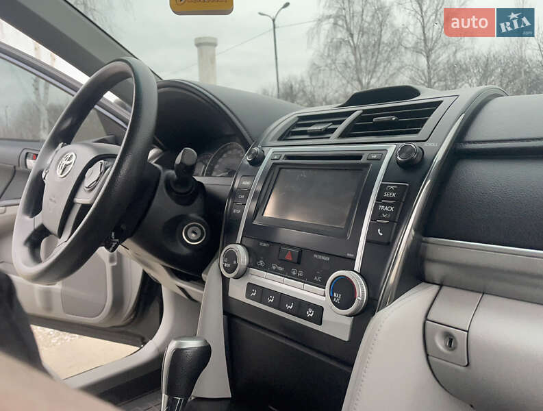 Седан Toyota Camry 2013 в Староконстантинове