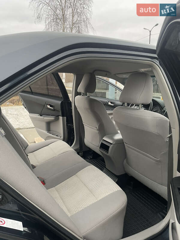 Седан Toyota Camry 2013 в Староконстантинове