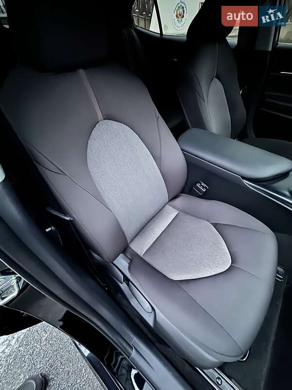 Седан Toyota Camry 2019 в Дніпрі