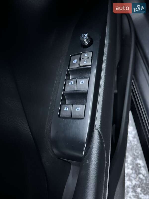 Седан Toyota Camry 2019 в Дніпрі