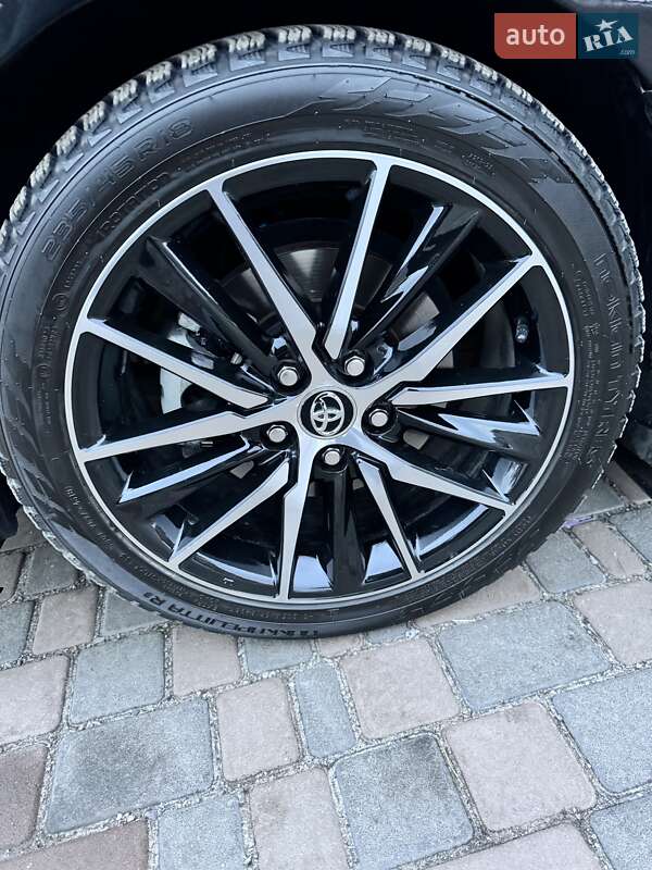 Седан Toyota Camry 2019 в Дніпрі