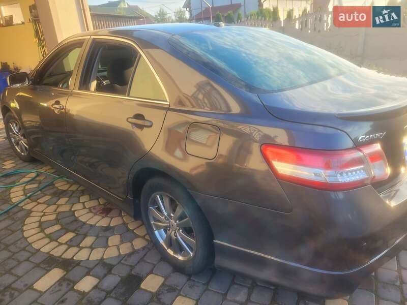 Седан Toyota Camry 2011 в Києві