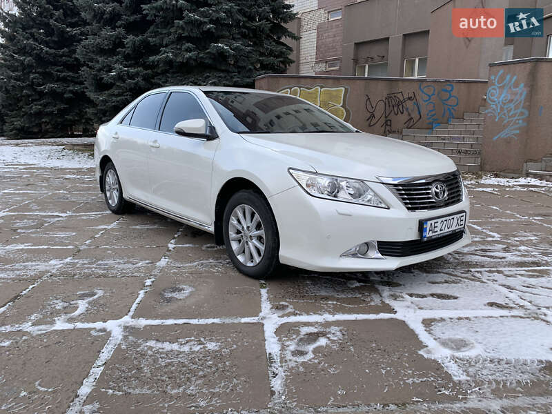 Седан Toyota Camry 2013 в Кривом Роге