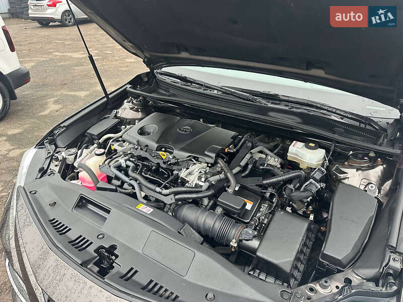 Седан Toyota Camry 2019 в Киеве