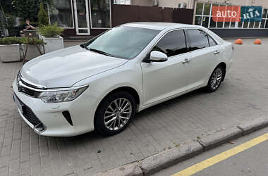 Седан Toyota Camry 2016 в Киеве