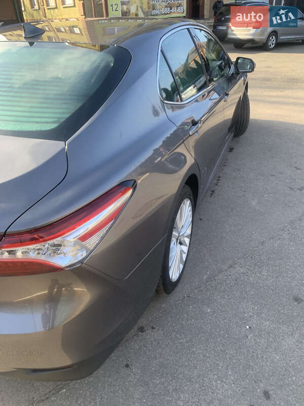 Седан Toyota Camry 2020 в Киеве