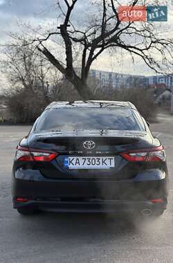 Седан Toyota Camry 2023 в Киеве