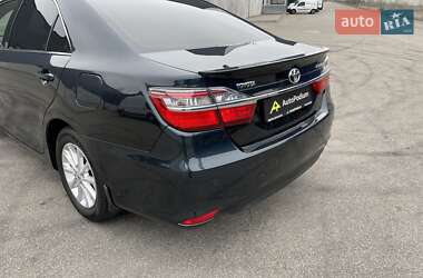 Седан Toyota Camry 2015 в Киеве