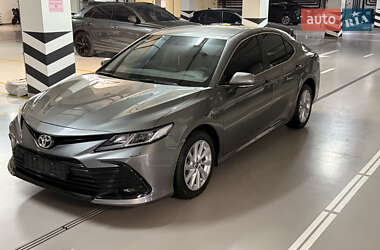 Седан Toyota Camry 2023 в Києві