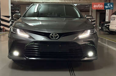 Седан Toyota Camry 2023 в Києві