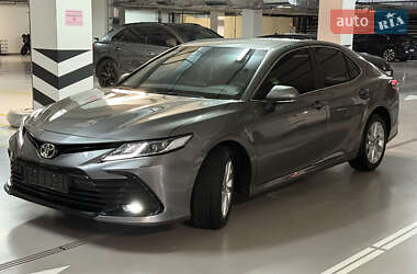 Седан Toyota Camry 2023 в Києві