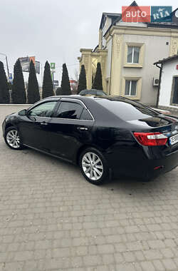 Седан Toyota Camry 2011 в Чернівцях