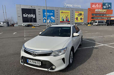 Седан Toyota Camry 2015 в Чернівцях