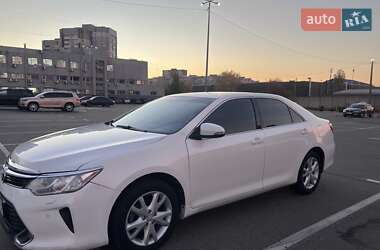 Седан Toyota Camry 2016 в Києві