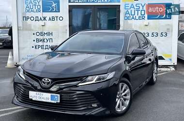 Седан Toyota Camry 2019 в Киеве