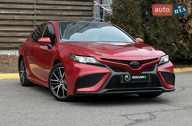 Седан Toyota Camry 2020 в Киеве