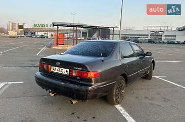 Седан Toyota Camry 2000 в Києві